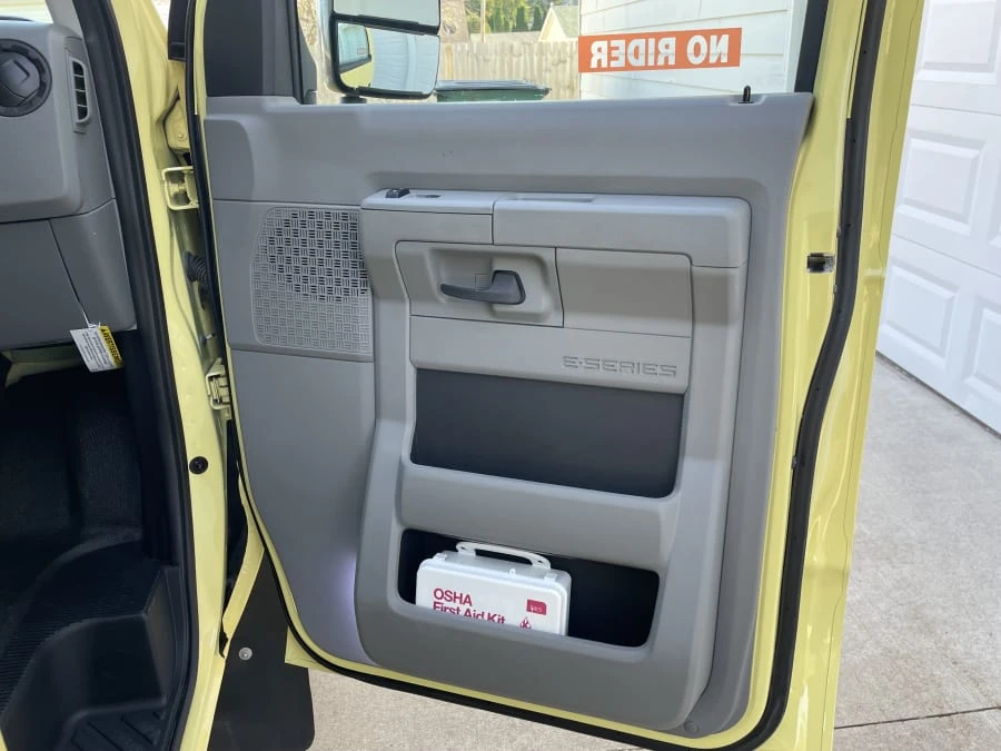 2022 Ford Econoline Van - Image 18 of 27