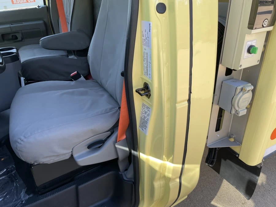 2022 Ford Econoline Van - Image 15 of 27