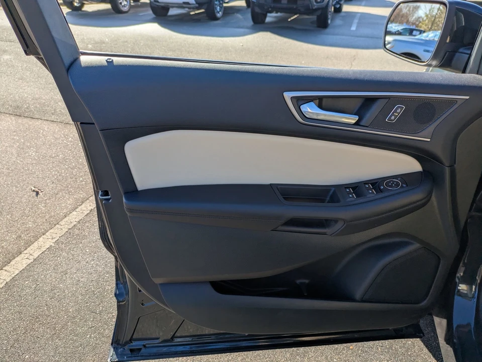 2022 Ford Edge - Image 15 of 21