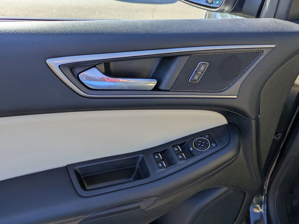 2022 Ford Edge - Image 16 of 21