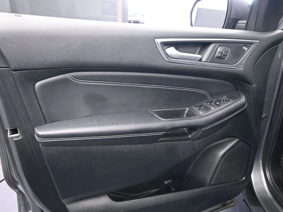 2022 Ford Edge - Image 16 of 21
