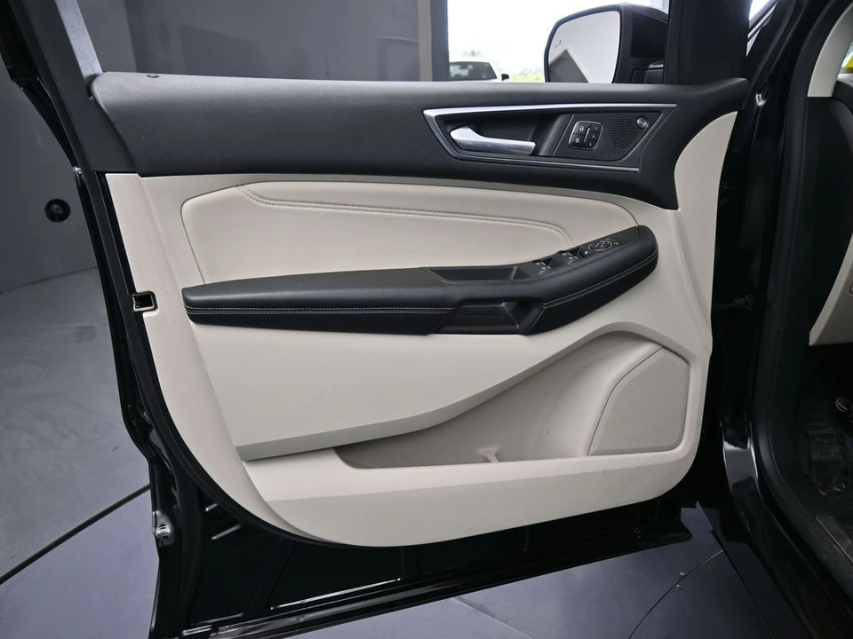 2022 Ford Edge - Image 16 of 21
