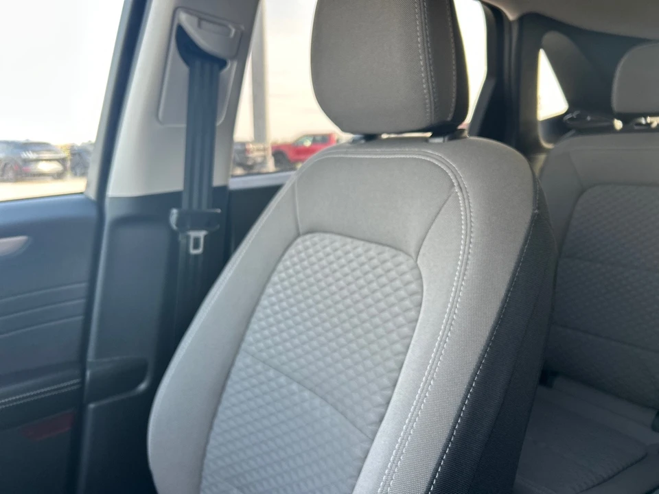 2022 Ford Escape - Image 17 of 18