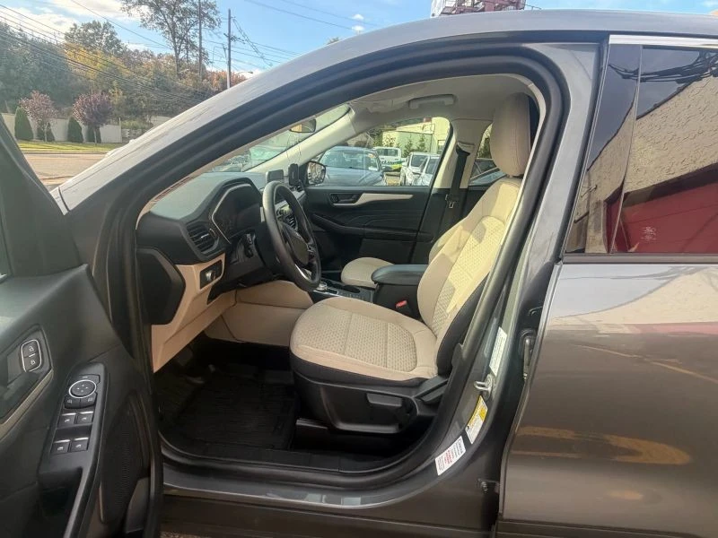 2022 Ford Escape - Image 10 of 12