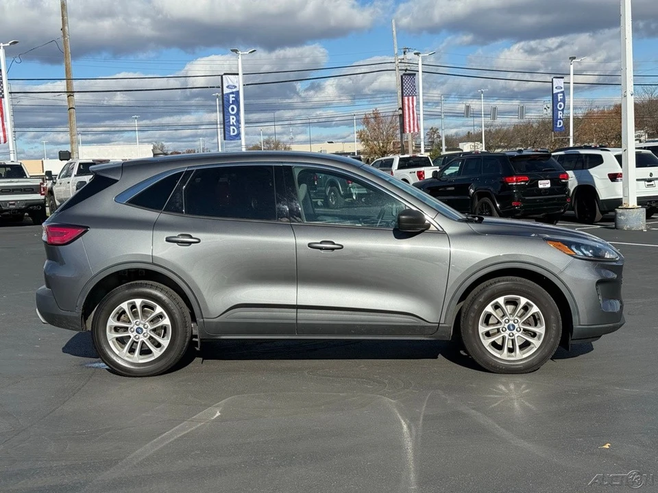 2022 Ford Escape - Image 2 of 12