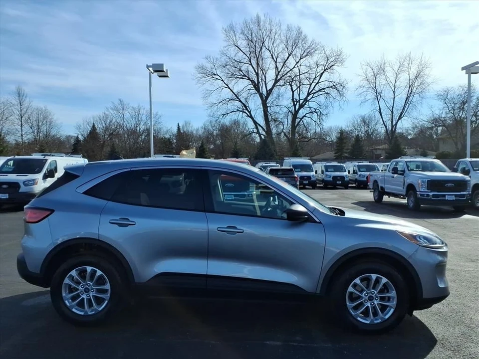 2022 Ford Escape - Image 8 of 12