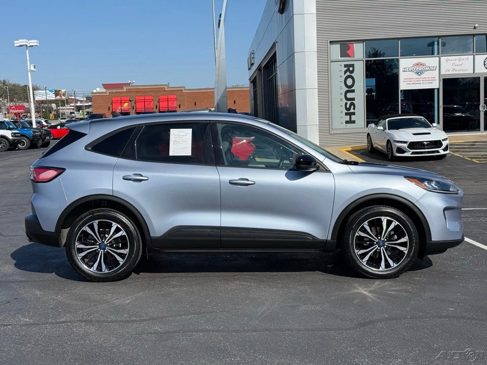 2022 Ford Escape - Image 2 of 21