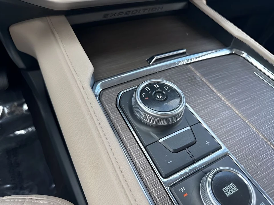 2022 Ford Expedition 4th Gen - Image 19 of 21