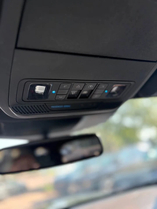 2022 Ford Explorer 6th Gen - Image 17 of 18