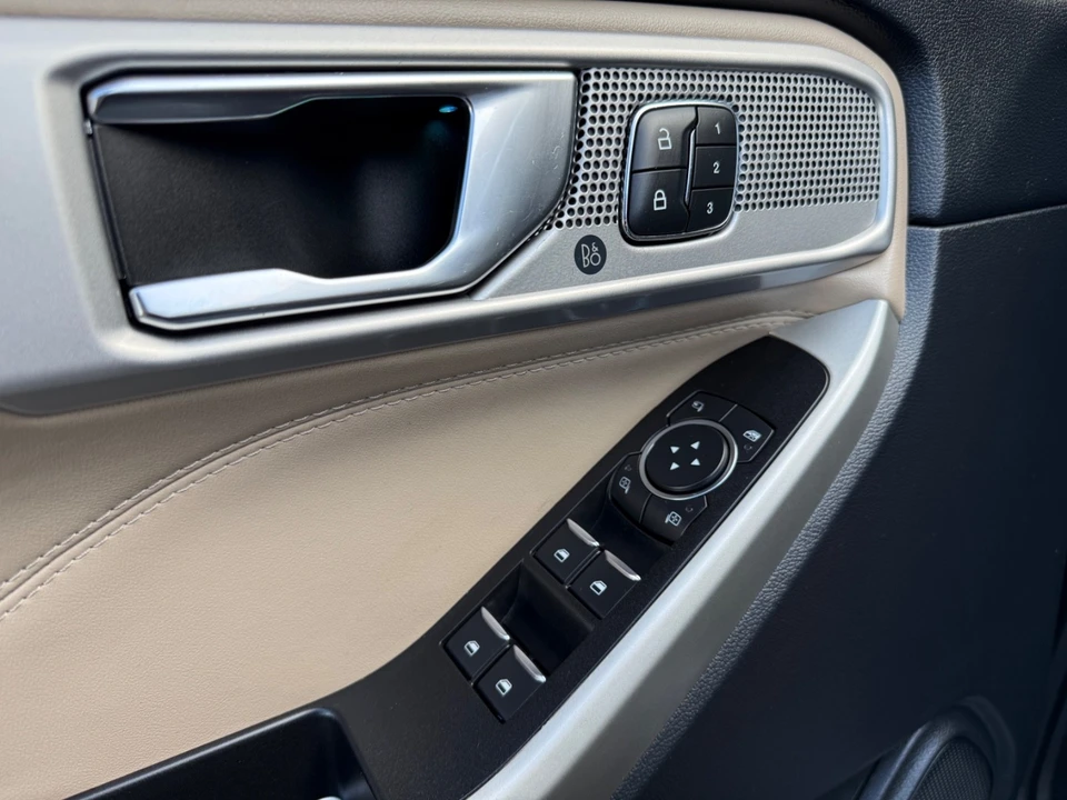2022 Ford Explorer 6th Gen - Image 15 of 21