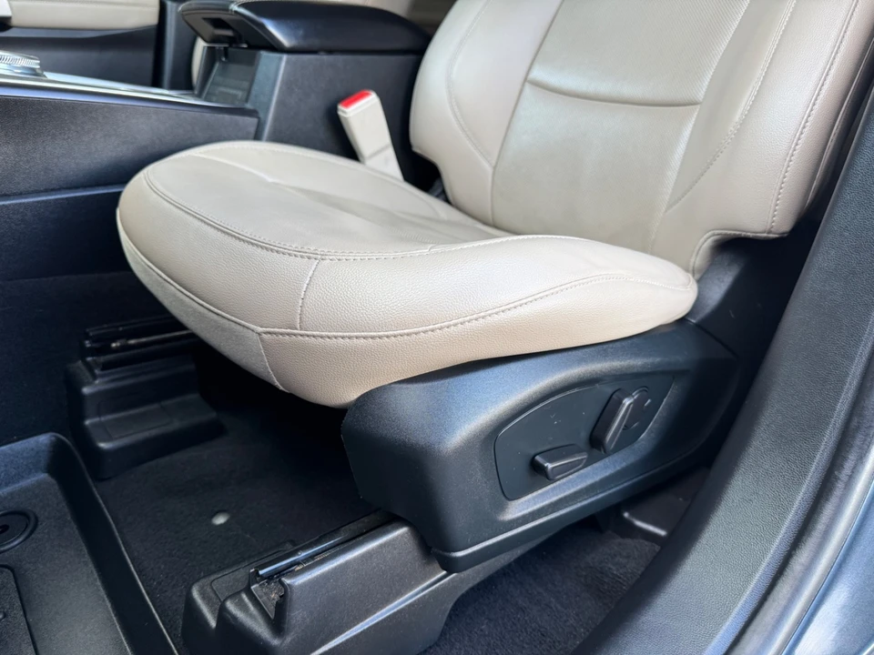 2022 Ford Explorer 6th Gen - Image 14 of 21