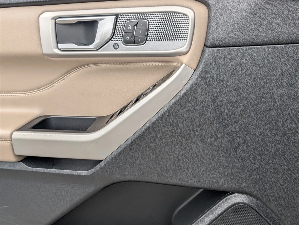 2022 Ford Explorer 6th Gen - Image 17 of 21