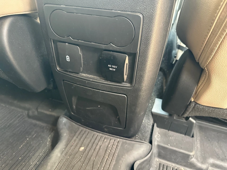 2022 Ford Explorer 6th Gen - Image 19 of 21