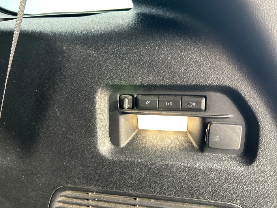 2022 Ford Explorer 6th Gen - Image 11 of 12