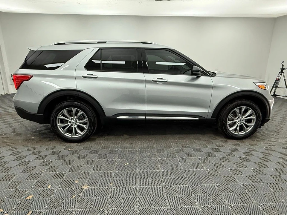 2022 Ford Explorer 6th Gen - Image 8 of 12