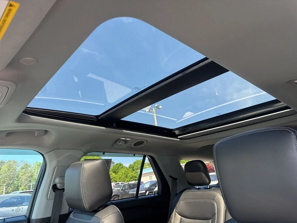 2022 Ford Explorer 6th Gen - Image 11 of 31