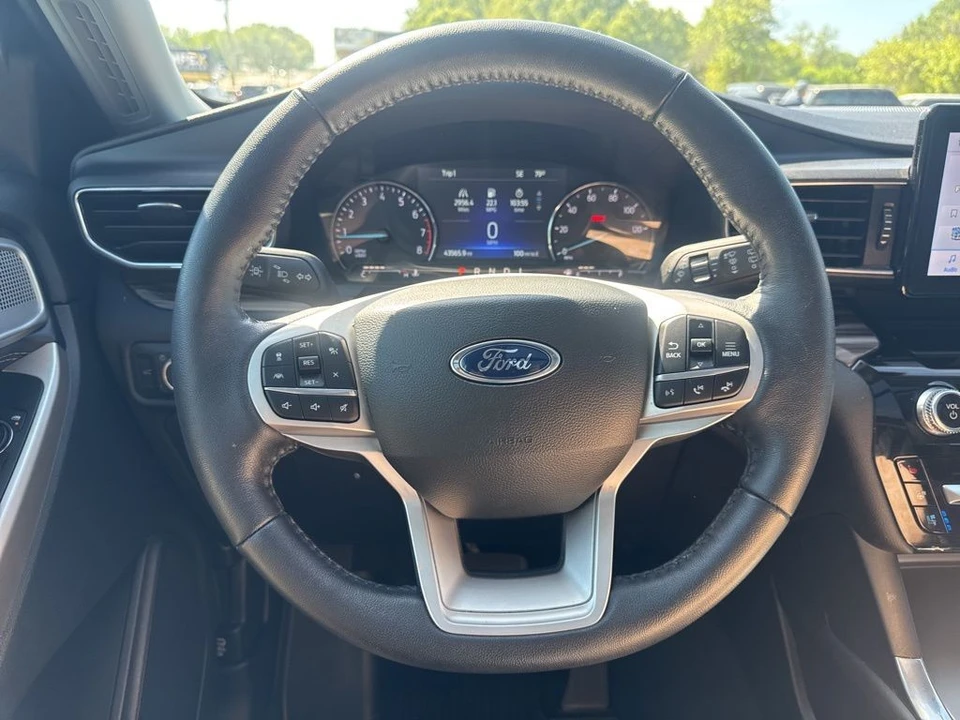 2022 Ford Explorer 6th Gen - Image 15 of 31