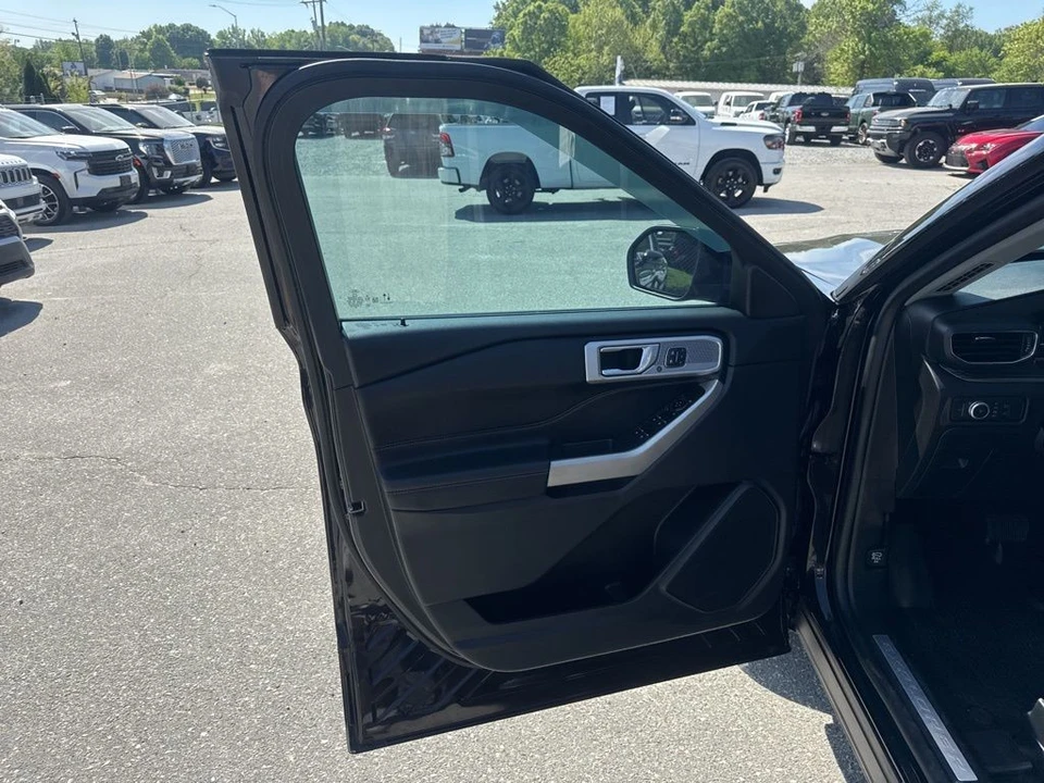 2022 Ford Explorer 6th Gen - Image 26 of 31