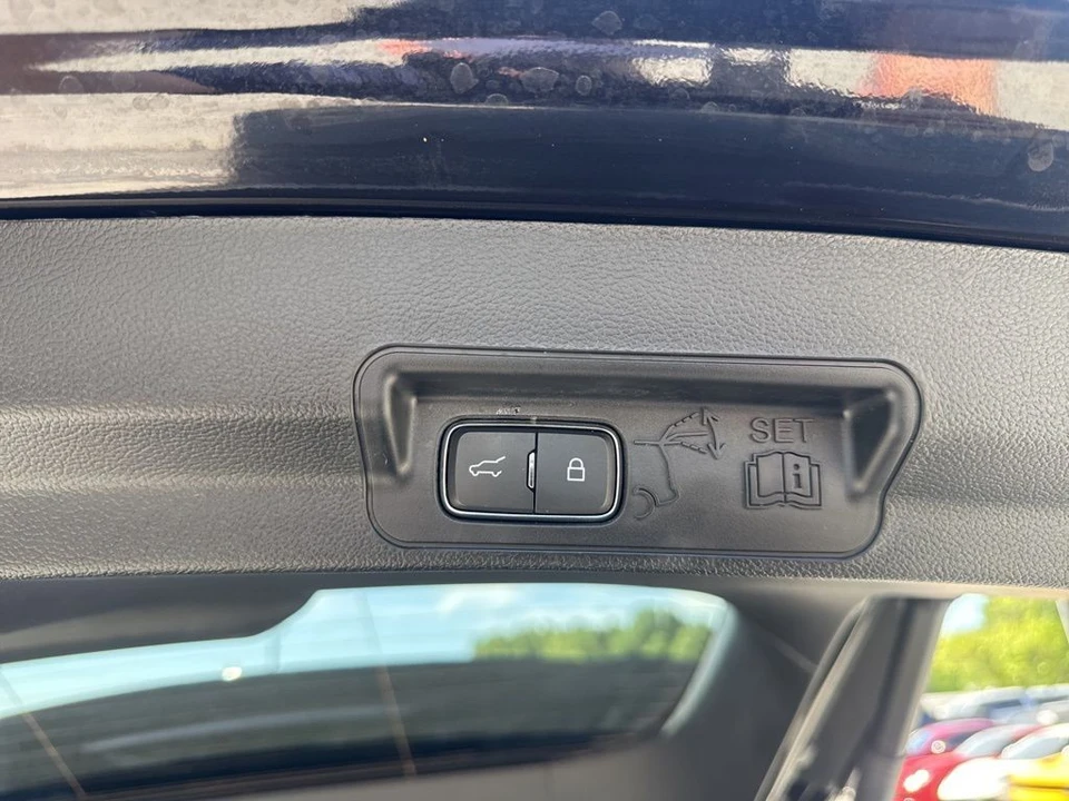2022 Ford Explorer 6th Gen - Image 30 of 31