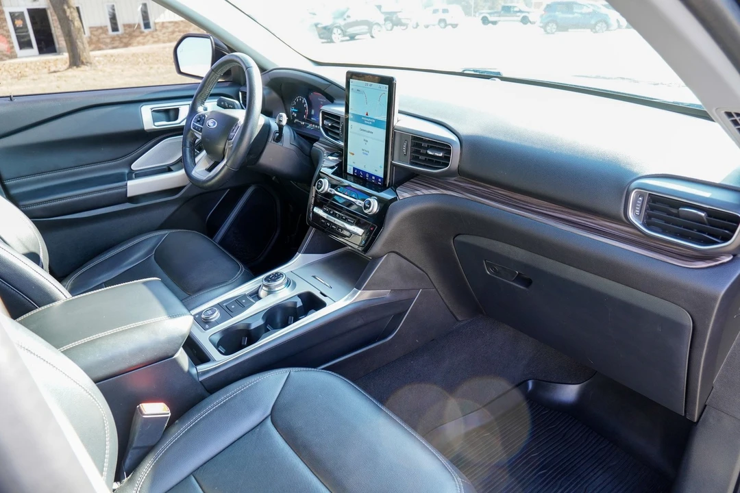 2022 Ford Explorer 6th Gen - Image 15 of 21