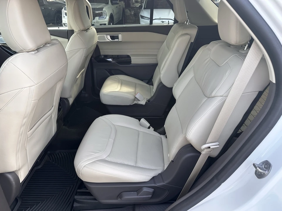 2022 Ford Explorer 6th Gen - Image 12 of 31