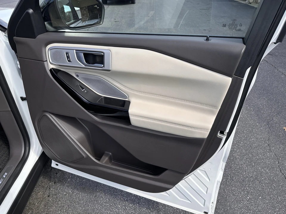 2022 Ford Explorer 6th Gen - Image 13 of 31