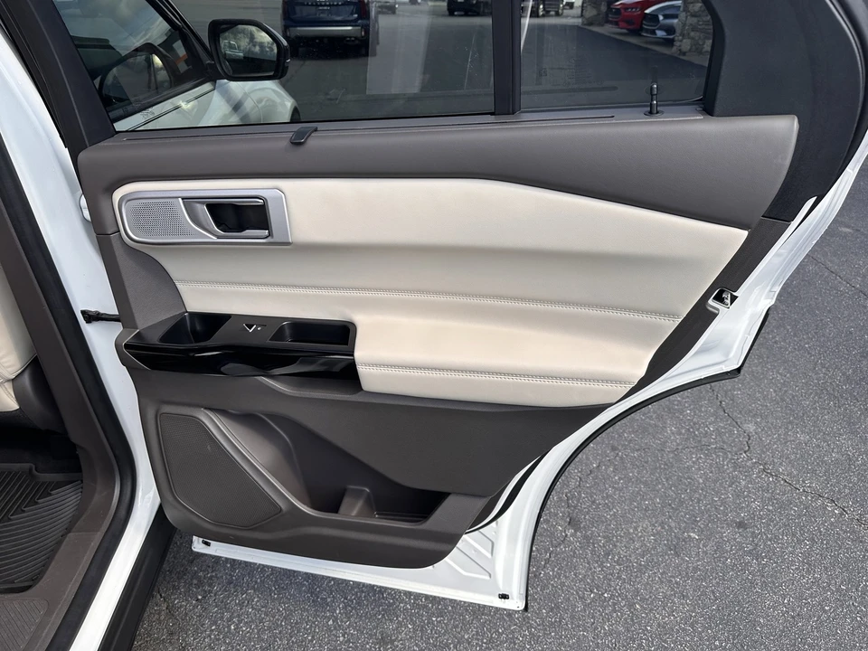 2022 Ford Explorer 6th Gen - Image 15 of 31