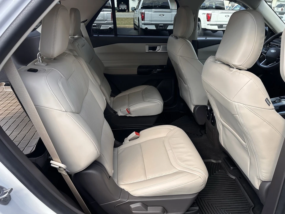 2022 Ford Explorer 6th Gen - Image 16 of 31