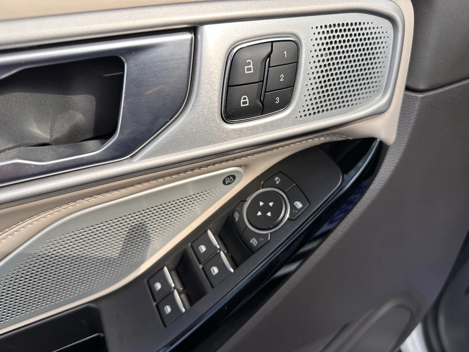 2022 Ford Explorer 6th Gen - Image 18 of 31