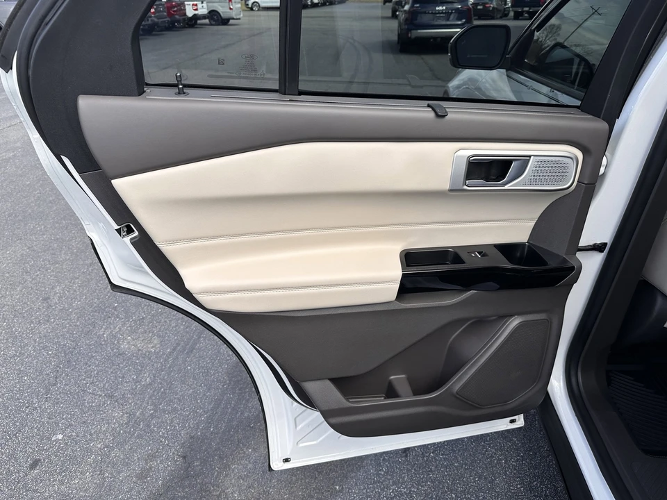 2022 Ford Explorer 6th Gen - Image 11 of 31
