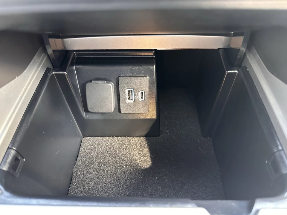 2022 Ford Explorer 6th Gen - Image 27 of 31