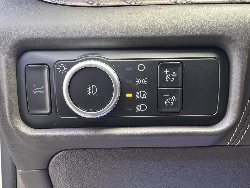 2022 Ford Explorer 6th Gen - Image 19 of 31