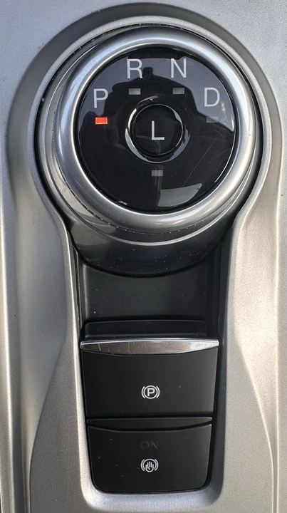 2022 Ford Explorer 6th Gen - Image 28 of 31