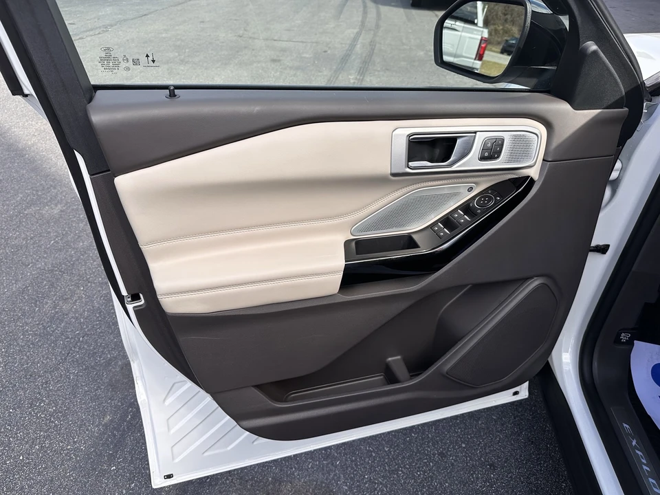 2022 Ford Explorer 6th Gen - Image 9 of 31