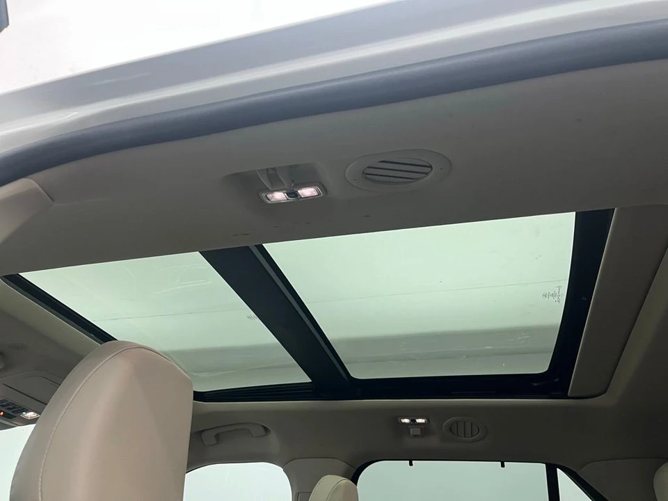 2022 Ford Explorer 6th Gen - Image 4 of 12