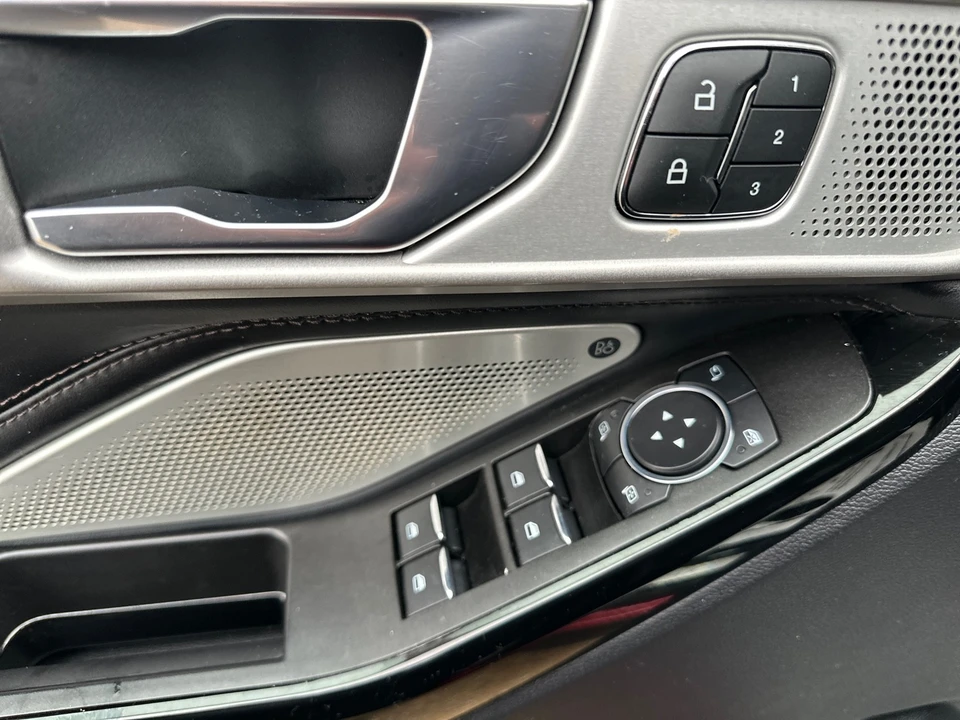 2022 Ford Explorer 6th Gen - Image 18 of 21