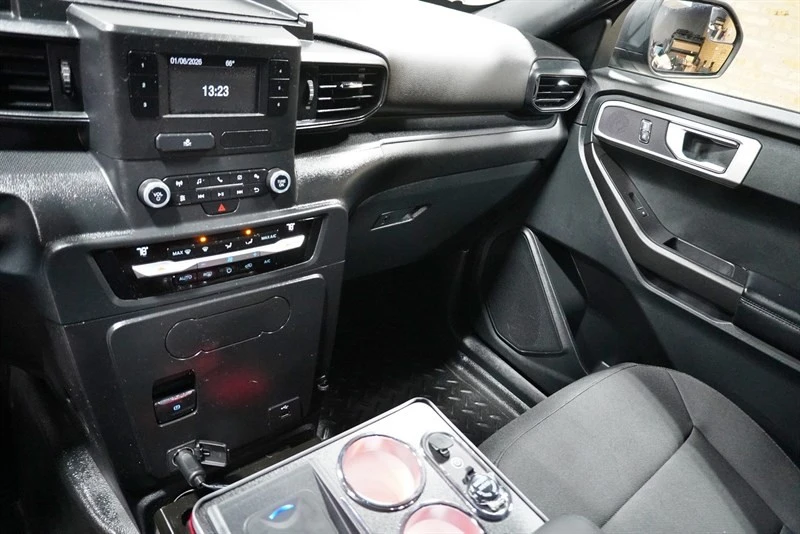 2022 Ford Explorer 6th Gen - Image 26 of 31