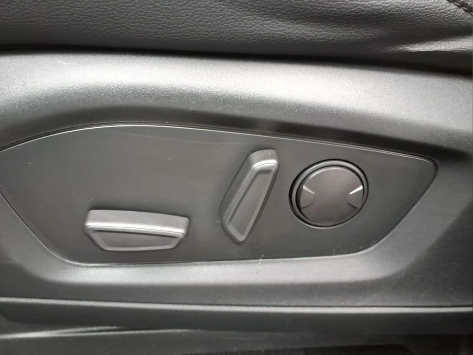 2022 Ford Explorer 6th Gen - Image 26 of 31