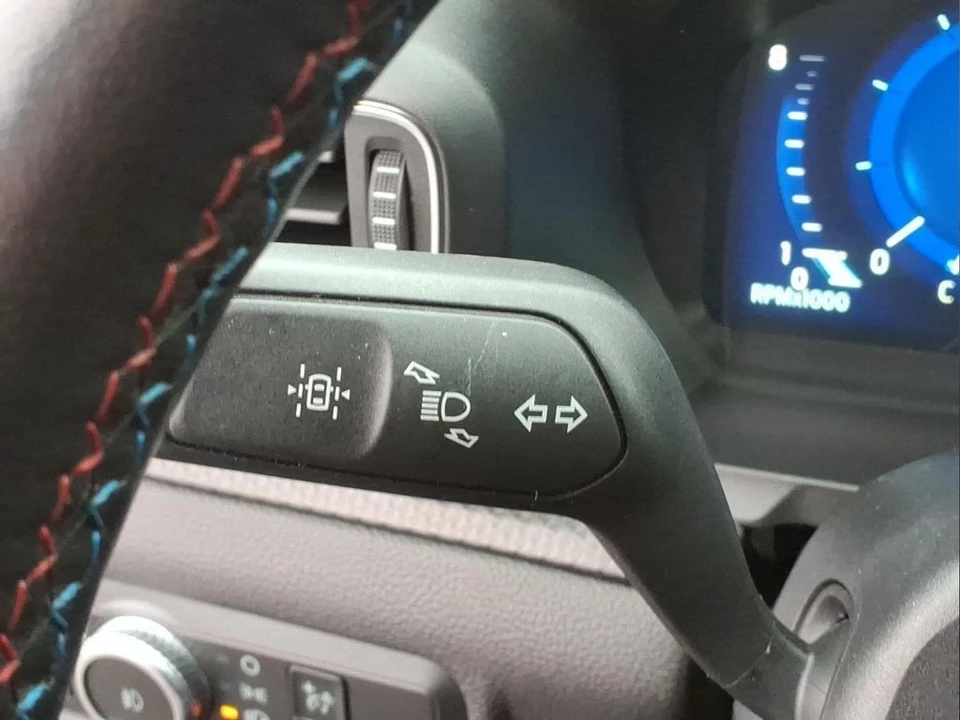 2022 Ford Explorer 6th Gen - Image 19 of 31