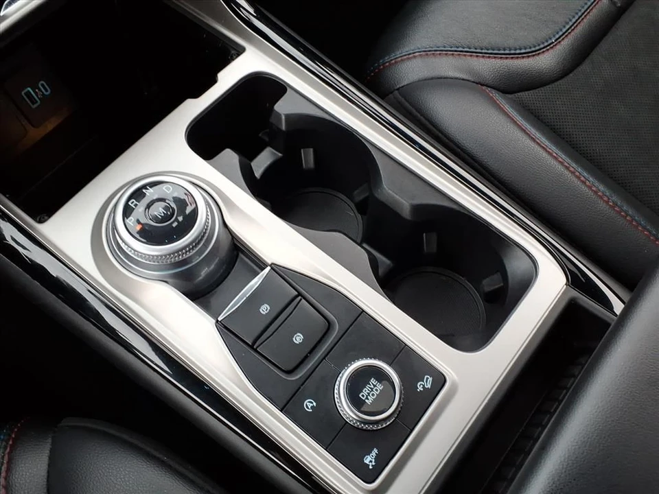 2022 Ford Explorer 6th Gen - Image 15 of 21