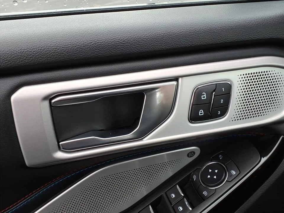 2022 Ford Explorer 6th Gen - Image 16 of 21
