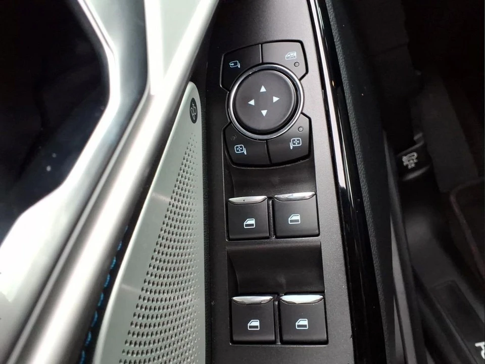 2022 Ford Explorer 6th Gen - Image 17 of 31