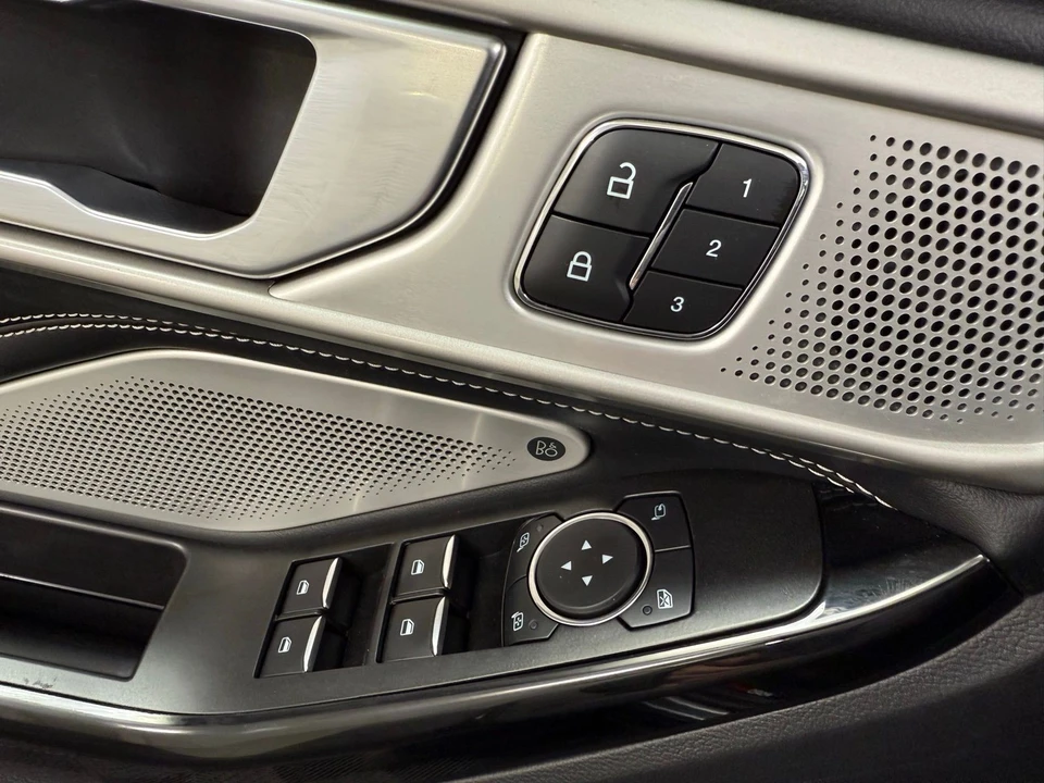 2022 Ford Explorer 6th Gen - Image 13 of 21