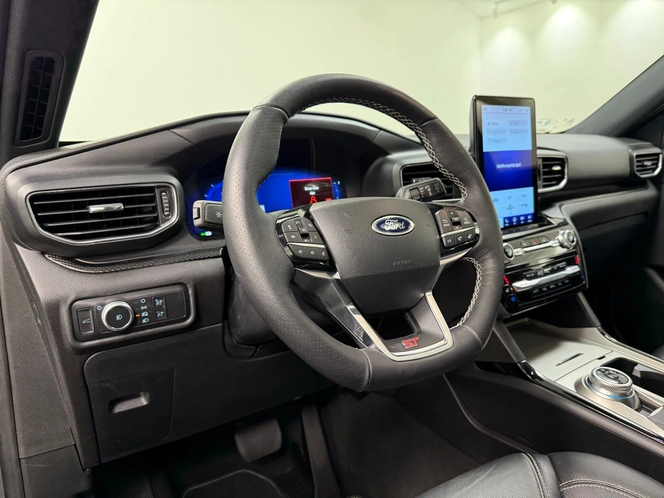 2022 Ford Explorer 6th Gen - Image 15 of 21