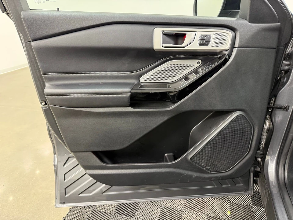 2022 Ford Explorer 6th Gen - Image 12 of 21