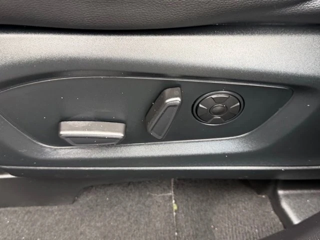 2022 Ford Explorer 6th Gen - Image 16 of 21