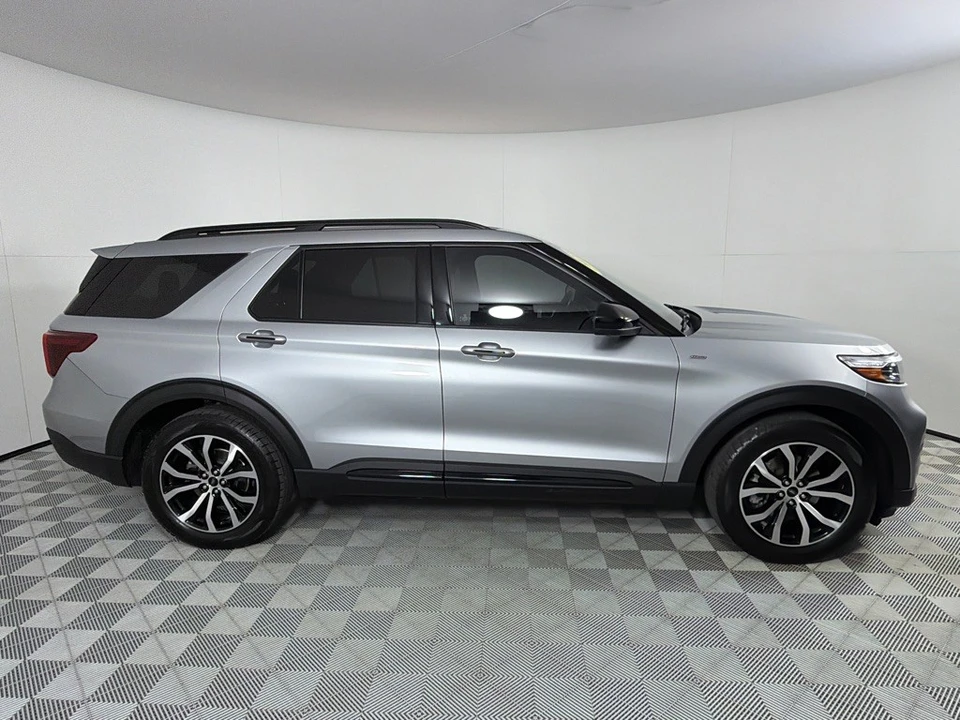 2022 Ford Explorer 6th Gen - Image 4 of 12