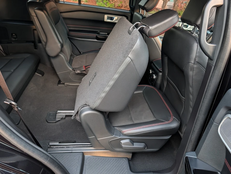 2022 Ford Explorer 6th Gen - Image 16 of 21