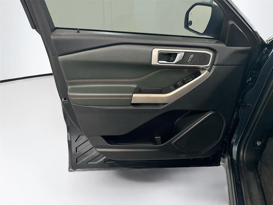 2022 Ford Explorer 6th Gen - Image 9 of 16