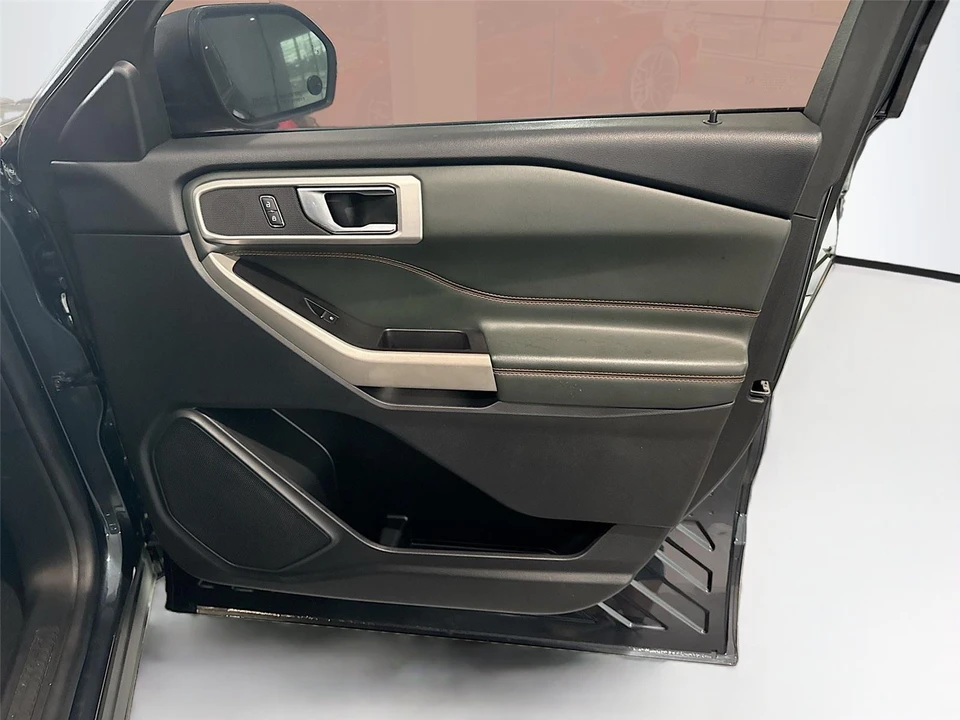 2022 Ford Explorer 6th Gen - Image 14 of 16
